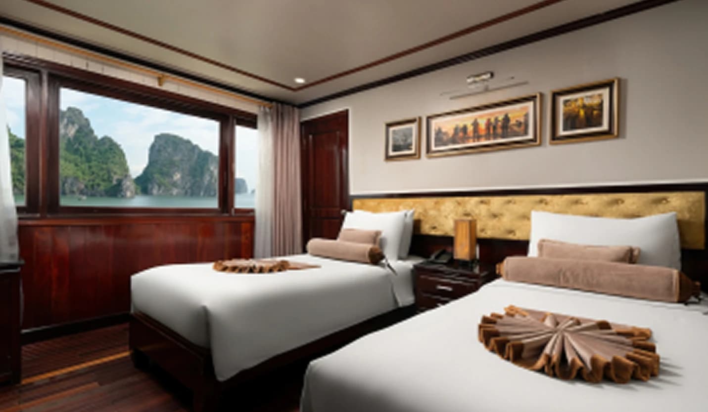 Elegant Suite with Balcony – 2